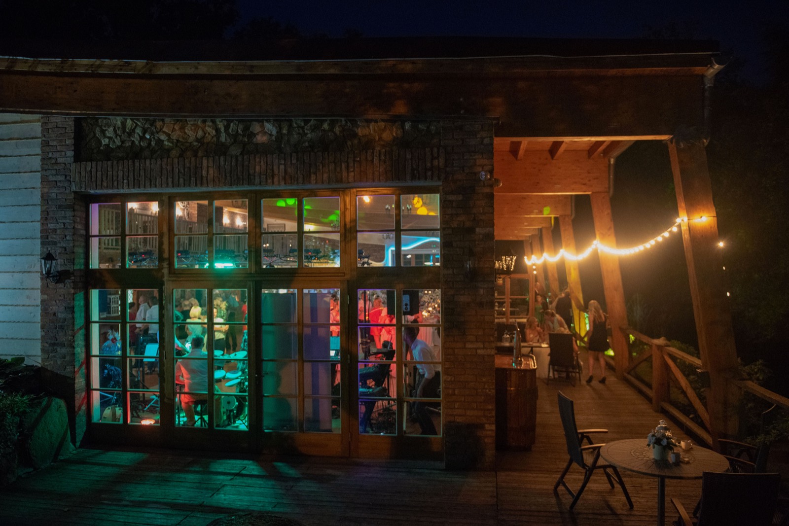 A busy independent restaurant glowing at dusk, service running from one order dashboard.